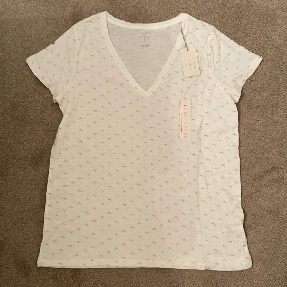 A new day t shirt cream with gold and silver xxl